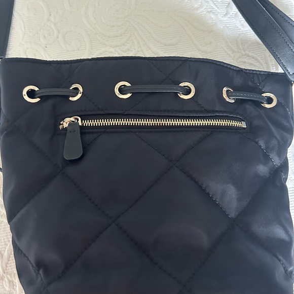 Guess black bucket purse - Picture 4 of 8